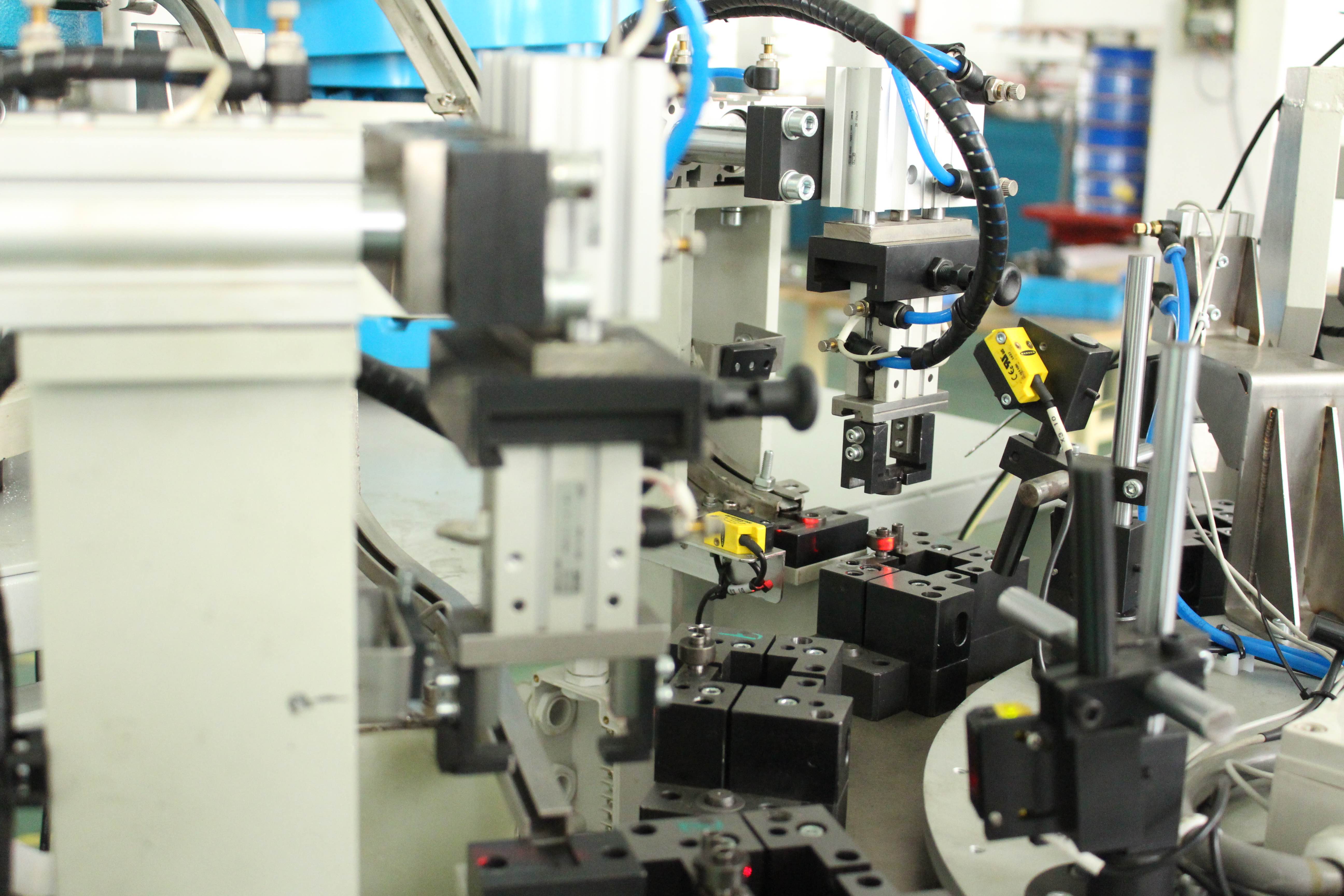 全自動裝配站 Fully automatic assembly station.jpg